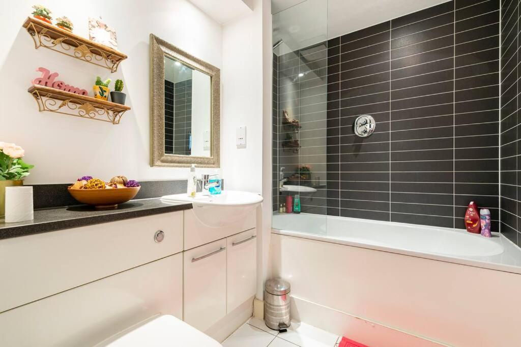 London Skylineviews 2 Bed 2 Bath Flat Near Canary Wharf, O2 & Excel Luaran gambar