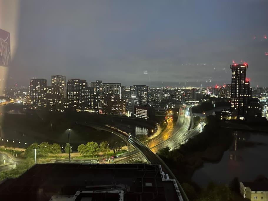 London Skylineviews 2 Bed 2 Bath Flat Near Canary Wharf, O2 & Excel Luaran gambar